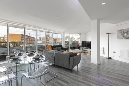 --> Luxury Duplex Penthouse <--