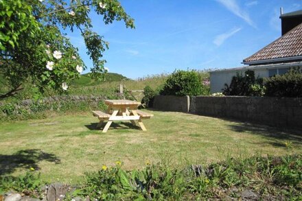 Wykeham - Two Bedroom House, Sleeps 4