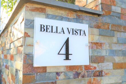 Bella Vista -  a bungalow that sleeps 4 guests  in 2 bedrooms