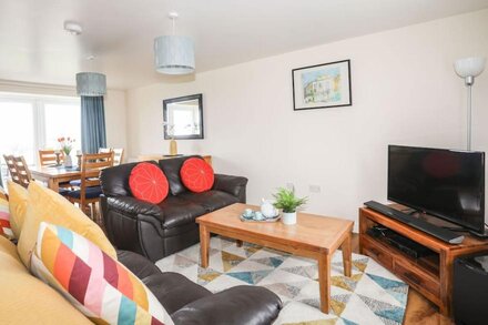 DROSGL - 12 CEFN CWMWD COTTAGES, pet friendly in Llangefni