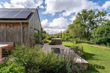 Sunnybrook - Carbon-neutral eco house near beach