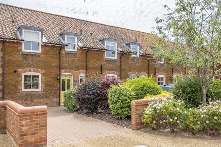 Rufus Cottage is an attractive character carrstone property