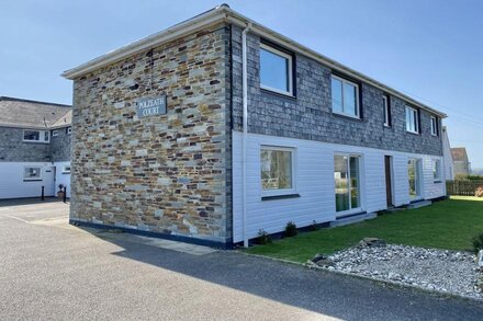 8 Polzeath Court -  an apartment in New Polzeath, 3 mins to beach with parking