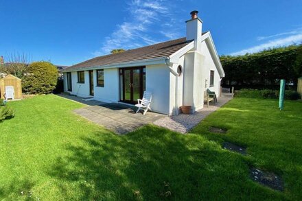 Rose Park - bungalow in Rock with parking with countryside views