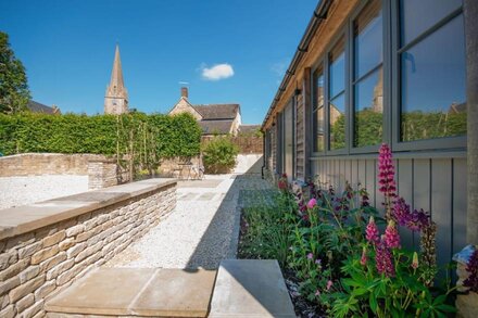 Three bedroom Cotswold holiday cottage - Steeple View