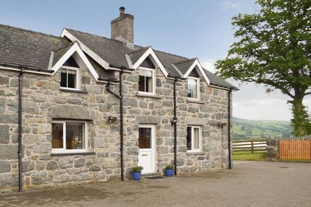 3 bedroom accommodation in Bala