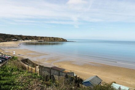 APARTMENT 7, country holiday cottage, with a garden in Morfa Nefyn