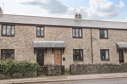 2 THE COTTAGES, family friendly, character holiday cottage in Shap