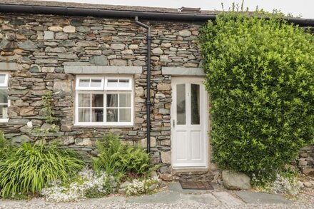 COTTAGE 1, pet friendly, character holiday cottage in Braithwaite