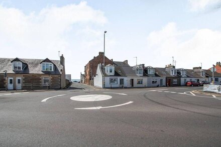 CORNER COTTAGE, pet friendly, country holiday cottage in Girvan