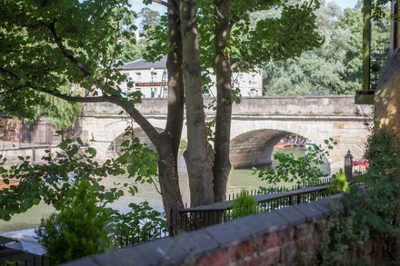 Luxury Studio on the River Thames at Folly Bridge in Central Oxford