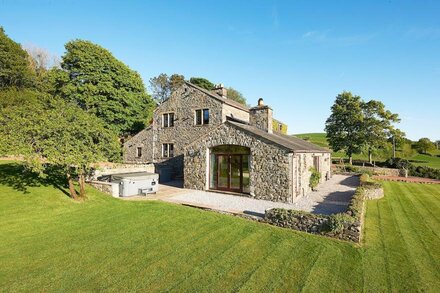 A Luxury barn conversion ideal for visits to the Lake District, accommodates 8