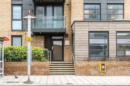 Stunning Brentford Penthouse