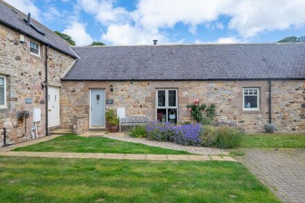 Samphire Barn - Three Bedroom House, Sleeps 6