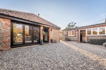 The Homestead and Black Cat Barn, dating back to the 1700s and backing on to open fields, is a luxur