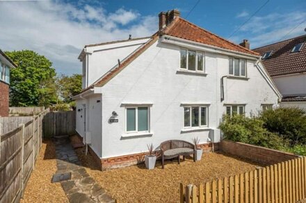 Cosy and stylish semi-detached cottage with modern fixtures and fittings