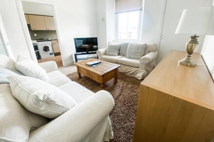 Pipelands Road -  a flat that sleeps 4 guests  in 2 bedrooms