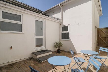 BROADSANDS, pet friendly, country holiday cottage in Paignton