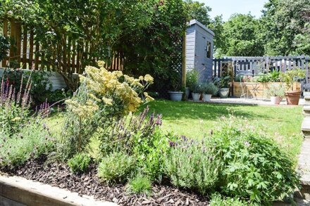 3 THE BARN, romantic, character holiday cottage in Broad Haven