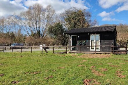 The Stockman's Cabin - A quiet rural retreat - Bring your own horses on holiday!