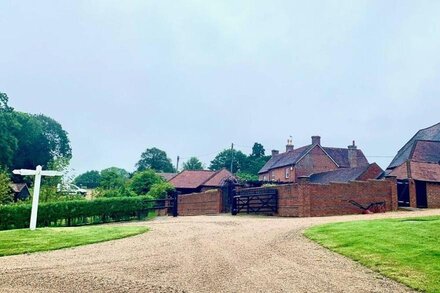 Boutique 3-Bed Cottage in Hellingly