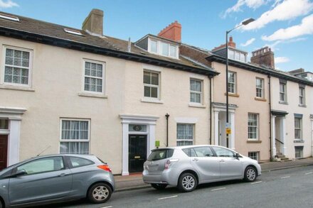 5 West Terrace - Three Bedroom House, Sleeps 6