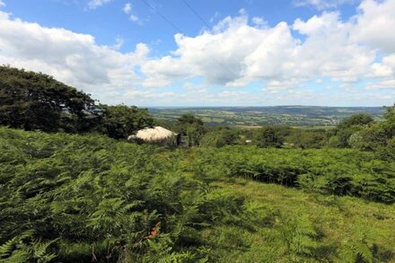 Yurt [sleeps up to 6] & Bathhouse in E Cornwall UK - 5* Off-Grid