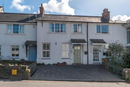 2 Inglenook Cottages, Croyde