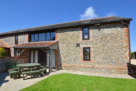 The Holkham - Four Bedroom House, Sleeps 8