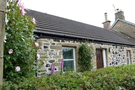 NEWTON COTTAGE, Leitholm. Sleeps 2, perfect for couples.