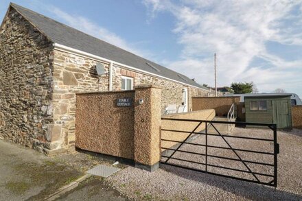 STABLE COTTAGE LLANDUDNO, pet friendly, with a garden in Llandudno