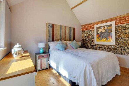 Hawthorne Cottage - Two Bedroom House, Sleeps 4