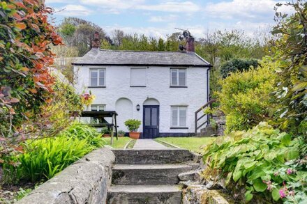 Lyn Cottage - Three Bedroom House, Sleeps 6