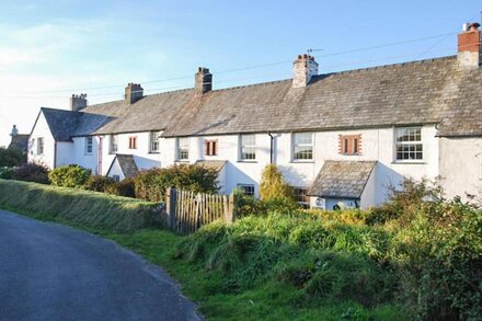 Coastguard Cottage - Three Bedroom House, Sleeps 5