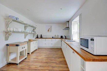 Barn End - Four Bedroom House, Sleeps 6