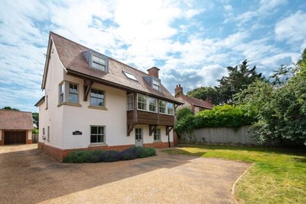 Admirals Lodge - Five Bedroom House, Sleeps 10