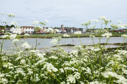 Waterfront Cottage in the lovely village of Rowhedge, near Mersea Island