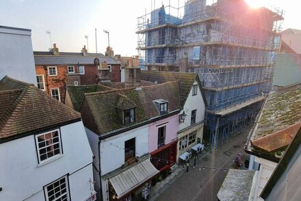 Cracking Central Loft Apartment, Old Town