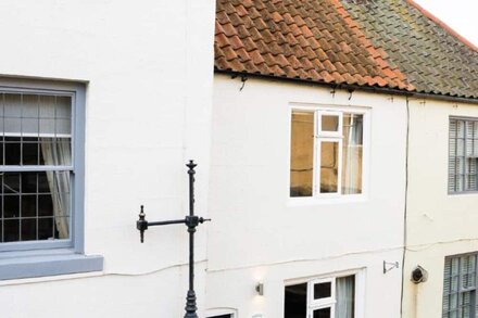 Doris Cottage - Two Bedroom House, Sleeps 4