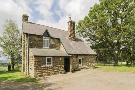 WESTONBY LODGE, pet friendly, luxury holiday cottage in Lealholm