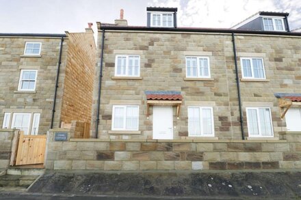 CHINE COTTAGE, with a garden in Sandsend