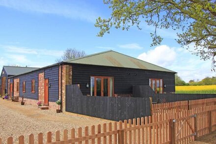 Oasis Barn - Six Bedroom House, Sleeps 12