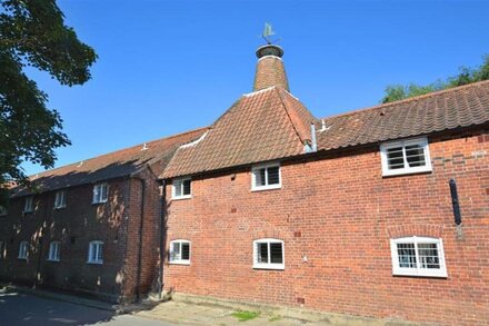 The Maltings - Three Bedroom House, Sleeps 6