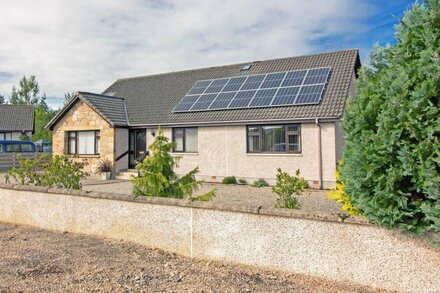 Spacious 3-bedroom Holiday Home in the Heart of the Highlands.