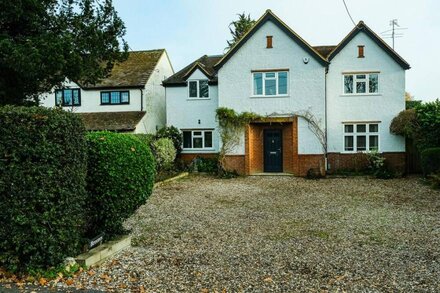 Unique open plan family home with garden, short walk to the Thames river