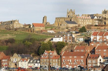 ROCKTON HOUSE, pet friendly, character holiday cottage in Whitby