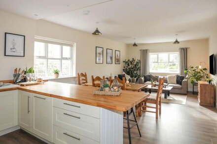 MAENAN, family friendly, with a garden in Criccieth