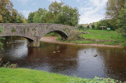 FIG COTTAGE, romantic, luxury holiday cottage in Kirkby Stephen