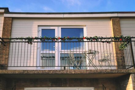 Eden's cheerful 3-bedroom seaside house