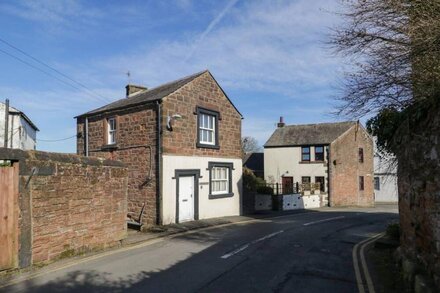 THIMBLE COTTAGE, pet friendly, character holiday cottage in St Bees